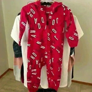 Air Jordan Toddler Girls 18M Long Sleeve Bodysuit with Hood Hot Pink Full Zipper